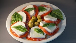 Read more about the article Caprese Salad