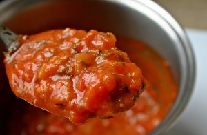 Read more about the article How to Make Tomato Sauce at Home with Fresh Produce