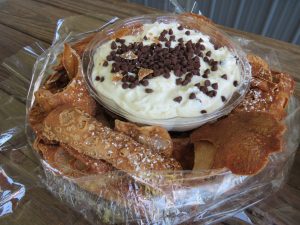 Read more about the article Cannoli Party Dip