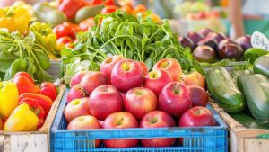 Read more about the article Benefits of Shopping at a Local Produce Store vs Big Grocery Chains